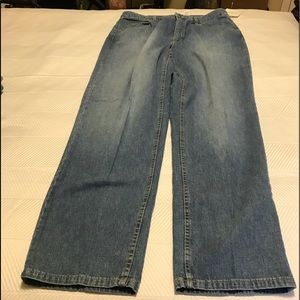 🌹2/$15 Liz Claiborne Jeans size 12. Color is lighter than it appears